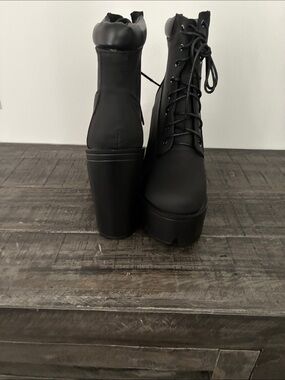Women’s Black Platform Lace-Up Ankle Boots
